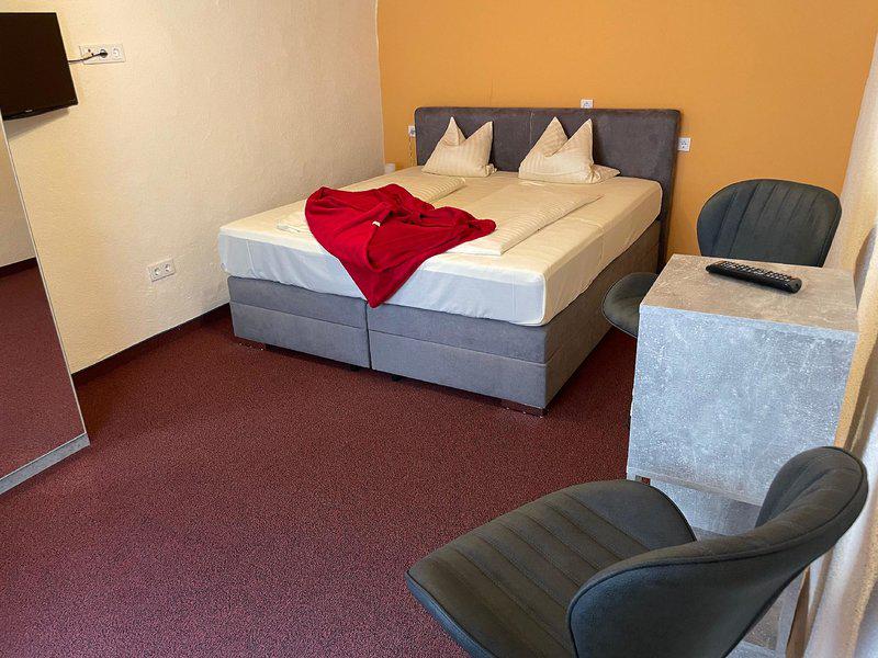 B5037377F11932769DC9C77F1BED46C1
