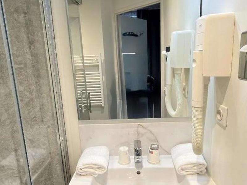 7D7114F43A24A2559E19C28FD5511736