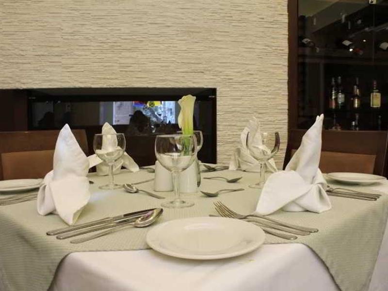 AB7D3CB5F4F84FC87EF77540EACB415E