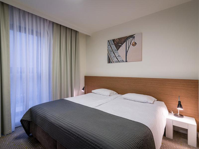 92E8CB44C4AD945BD5BCBBA0EDF68ED5