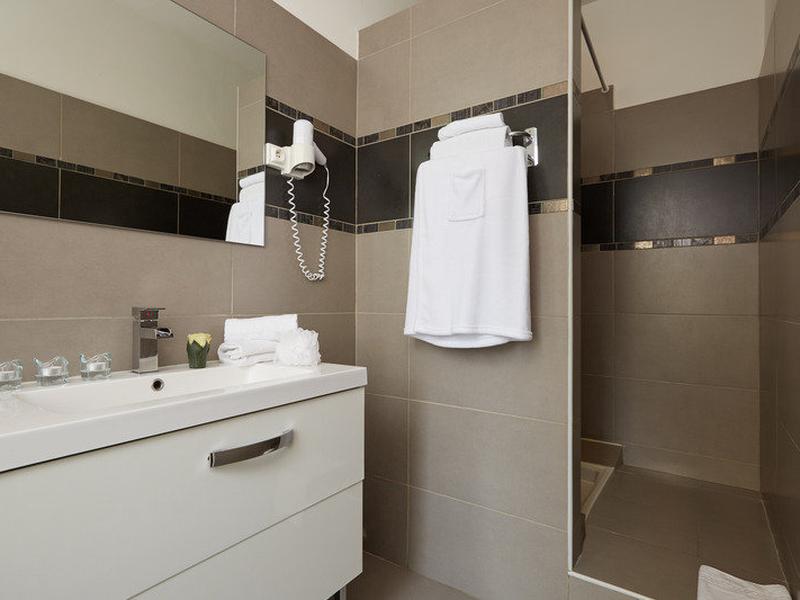 2ABD037E6D0E9B7F1979E693A7E9E21A