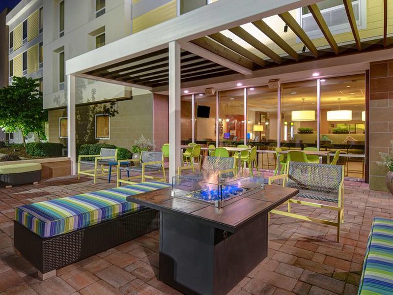 ACD49C21868317B40B430B6385963930