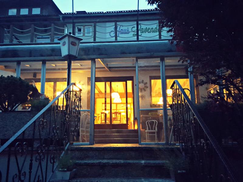 FEF772A7B350A279962850F6D812B300