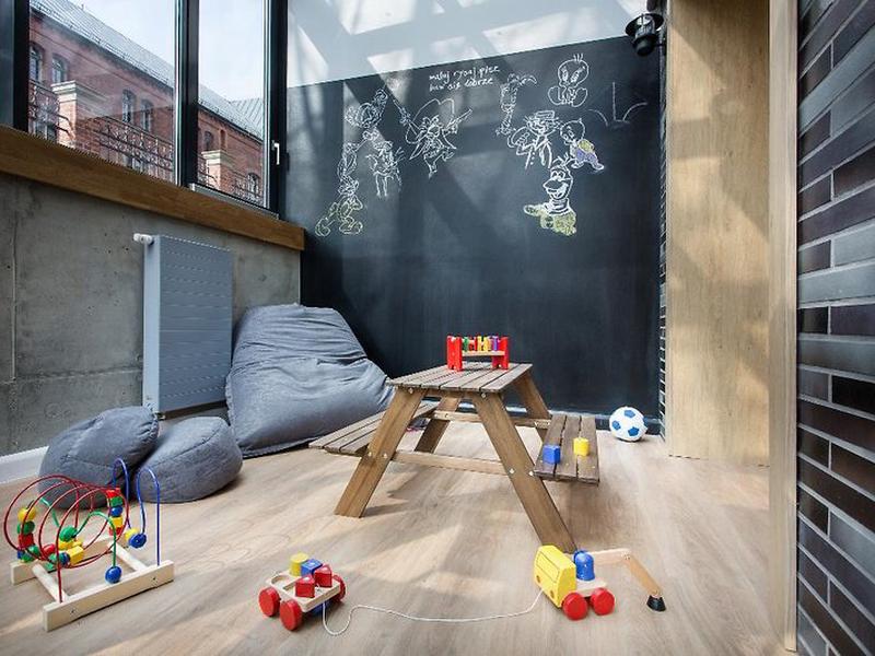 EB04AE29F82466E9FAA27F04BFE6E13E