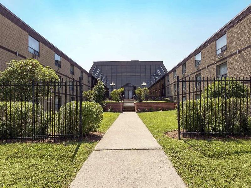 420928AA67E5A4CFF8AE046A74BF2552