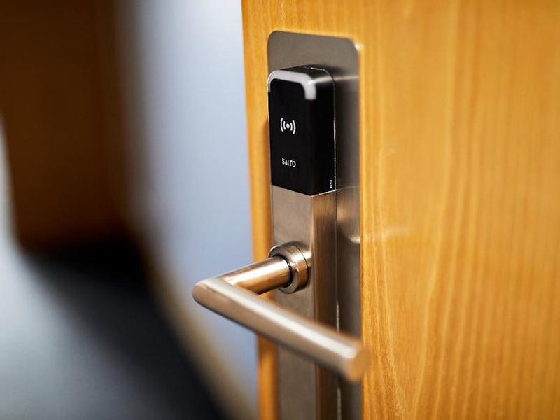 D872DBE1B7E298B96ED9661BC42D87FE