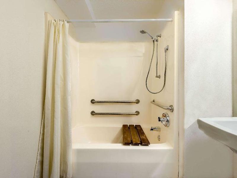 C6279A2EEC00FCE2F33BA38F20F7A0D7