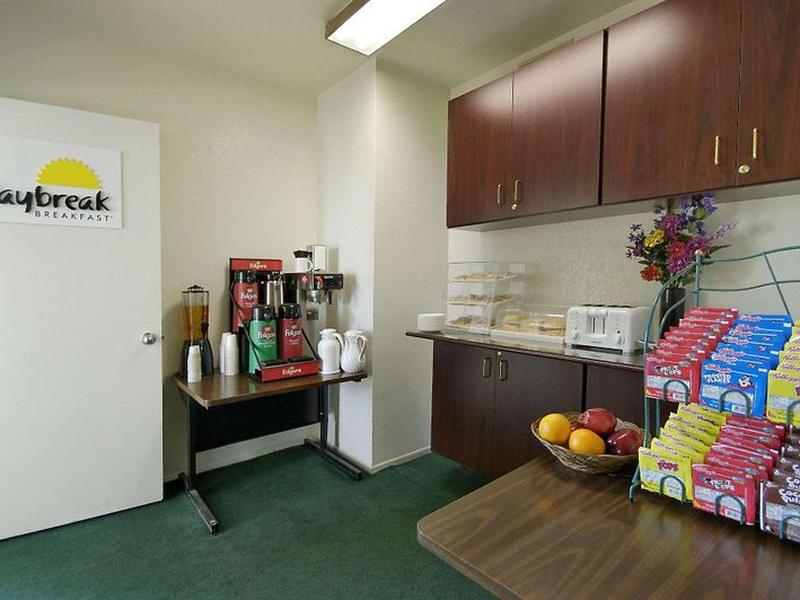 Days Inn by Wyndham Riverside Tyler Mall