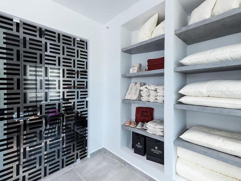 F5DCC7D4B585E2A28F627ECC8F0B17AA