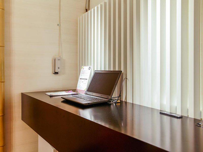 329BF7D98C64679CC3D0D924AF27D907