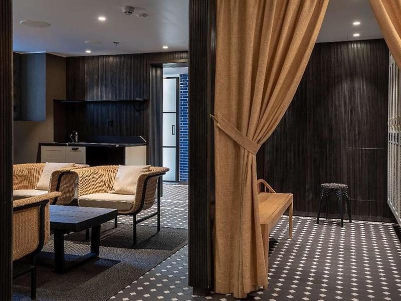 AC260343984D6AD7F9D685BAE5139F9E