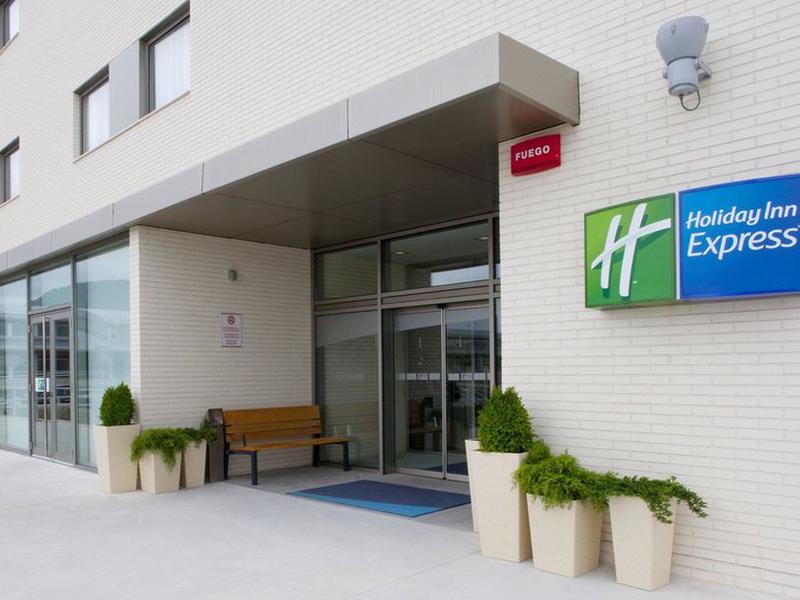 FC5719269E4474FB0458E740382A356A