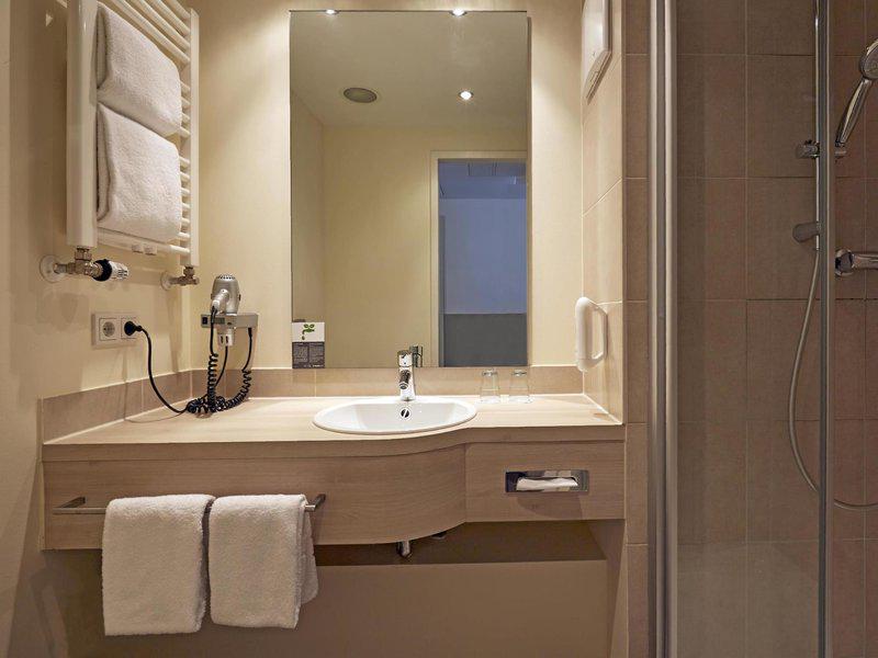 D7EDFA935864E521A403DAD487BC84E6