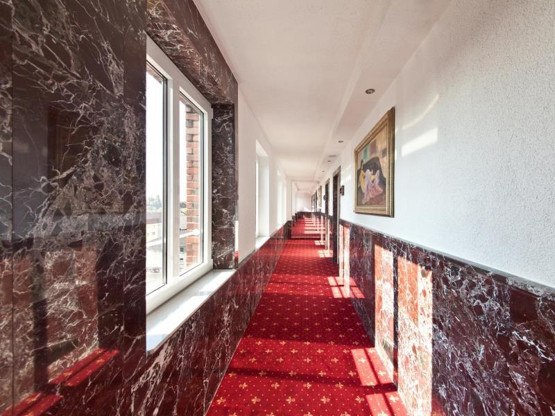 BA87142F50AB15D5F3661D9E31AE2D94