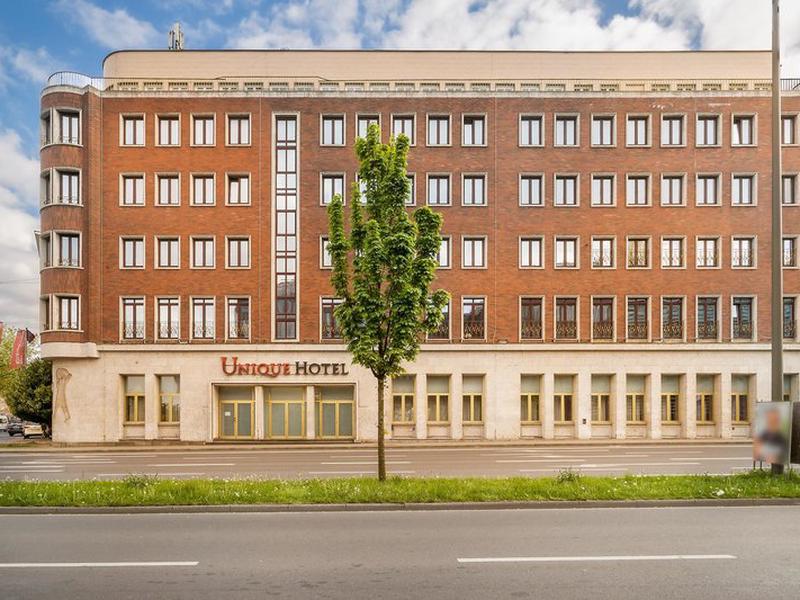 68C3C57D83BB2609743ACC98A7D6B3B4