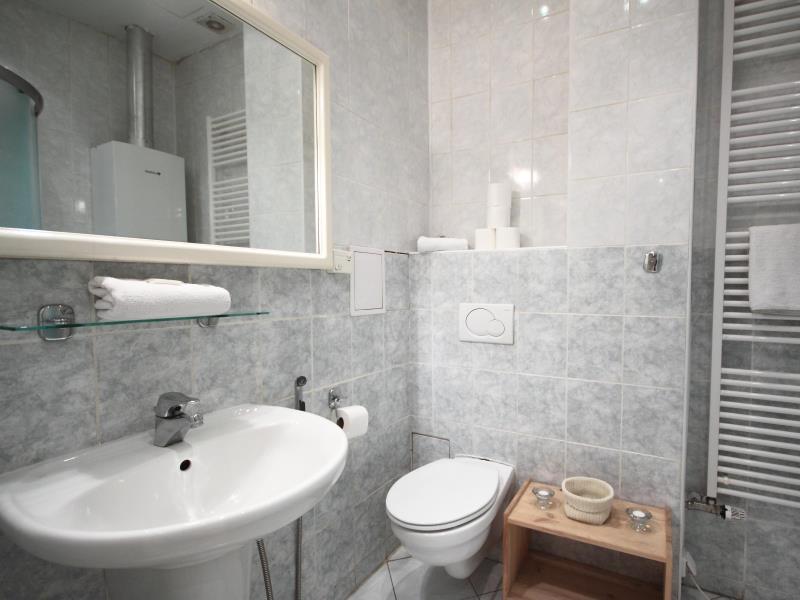 7A62E40818321950B2751B173E8A0FDF