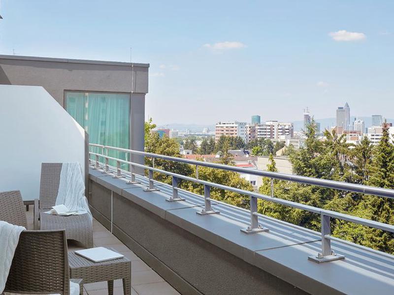 E0156EB0CD1D2269A4AA22411AA7FE6A