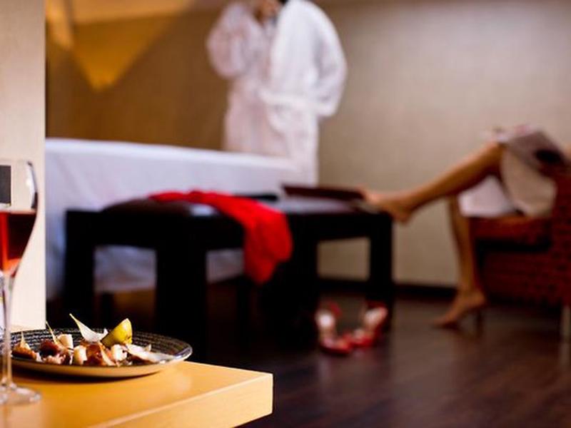 9827C68DCA1044E639510A64EE3334F6