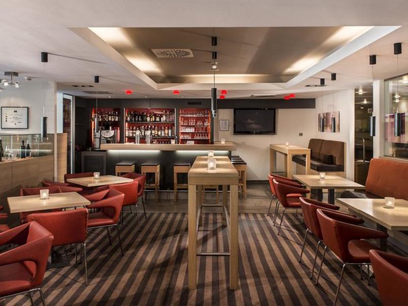 DC76A84A8C8775C6B87E0865F79C748F