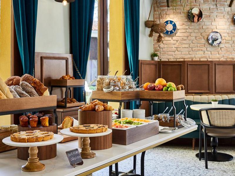 5551341ABA040C945E02E5A416B0BC41