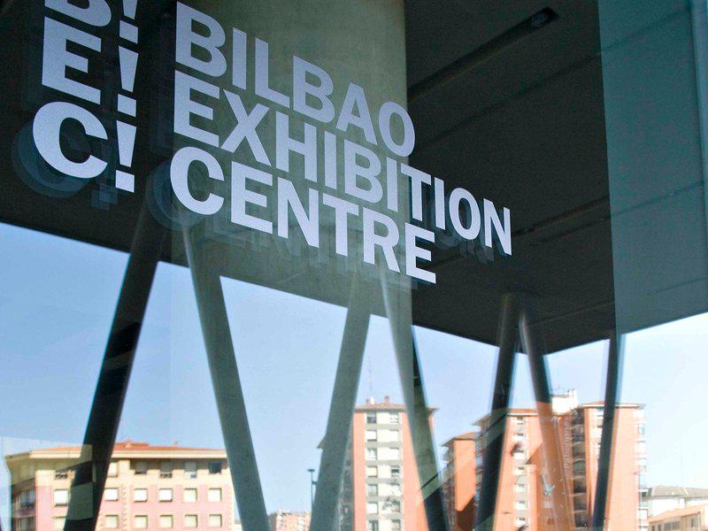 D6E7DC7A4108670257AF2DEDB4DA39F6