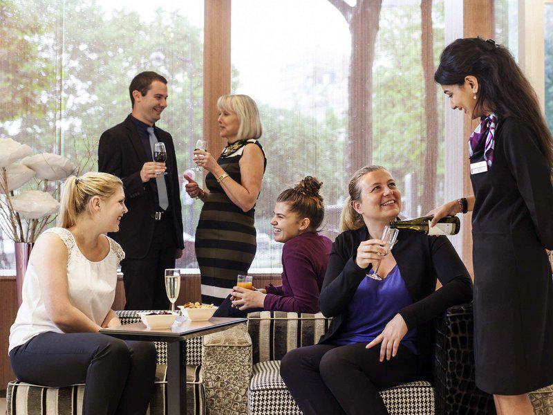 8B37AC0645F282ED299B64E39A945FF0