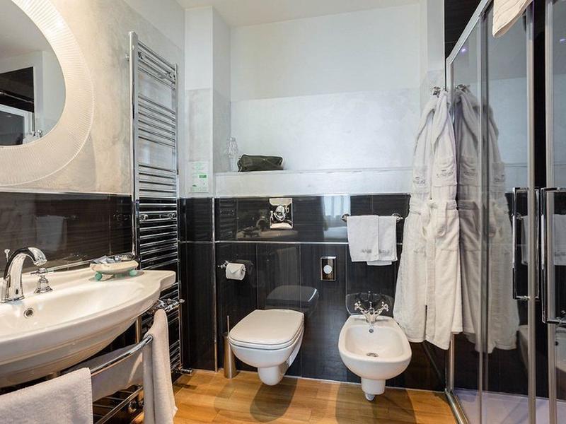 DA9AC3A7381D45732775C10A303309EE