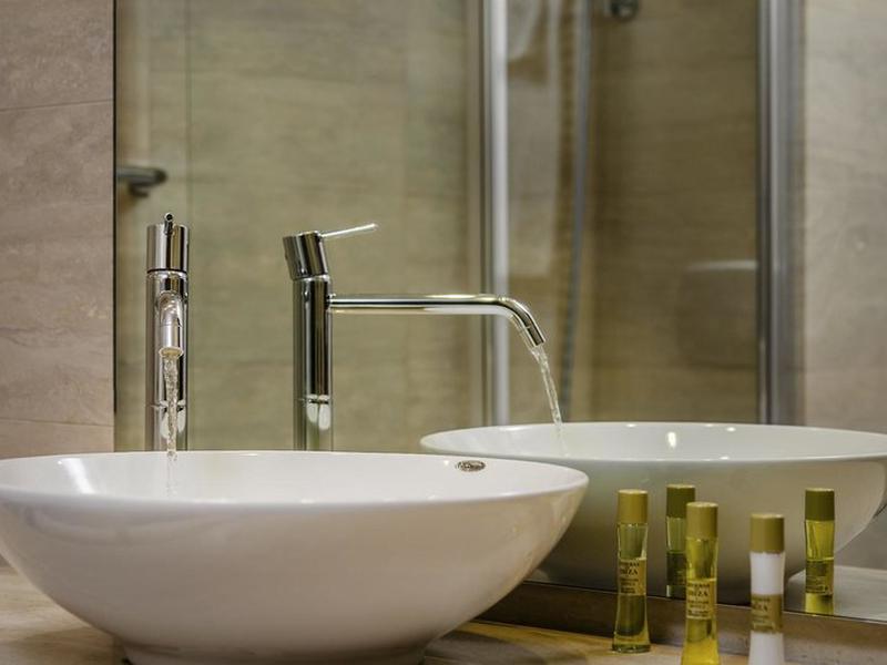 76991BEEF81C182A67E725BAFD8EE00B