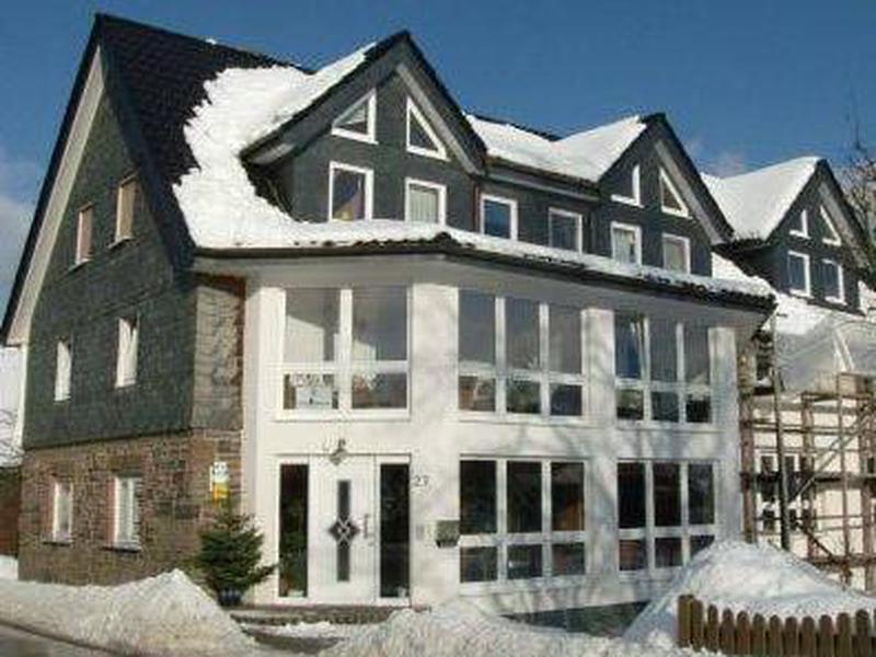 F6AA06E1F424141CABF7056A8DC1A3C1