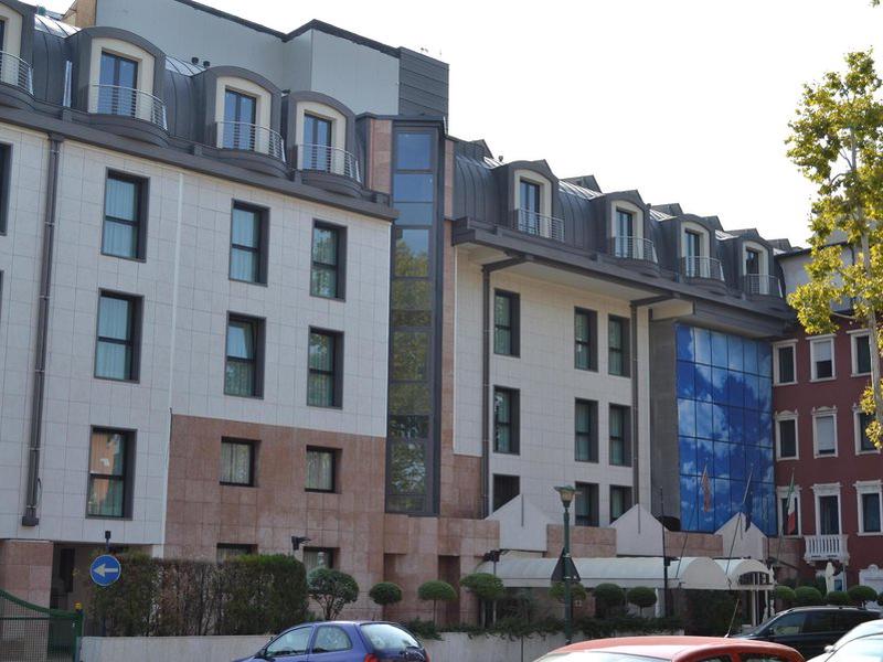 EDD5786F339139D4E0C3CE4F2A6CF304