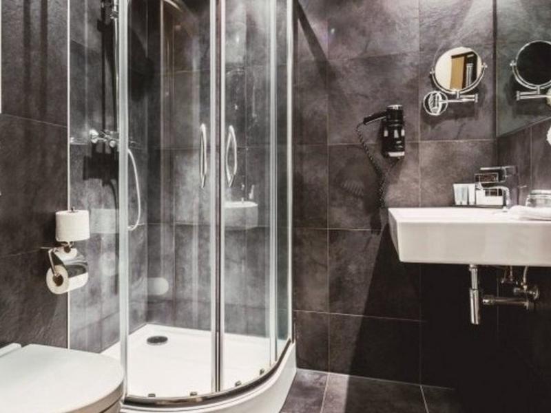 99A24BF5D83D805753E042DADE27211D