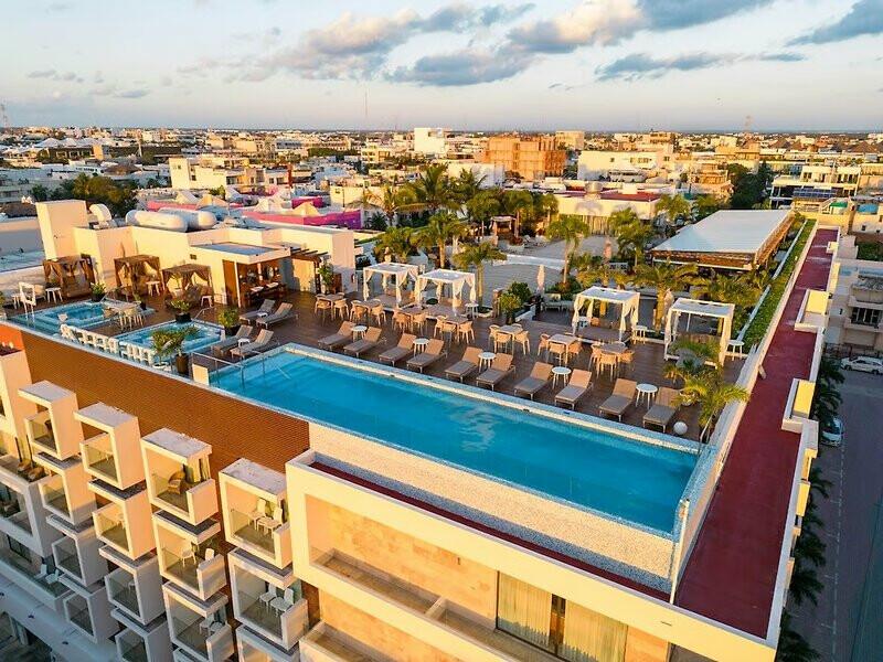 The Reef 28 - Adults Only