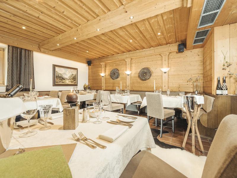 C8C52C64D8D49466B7C9349753525E39