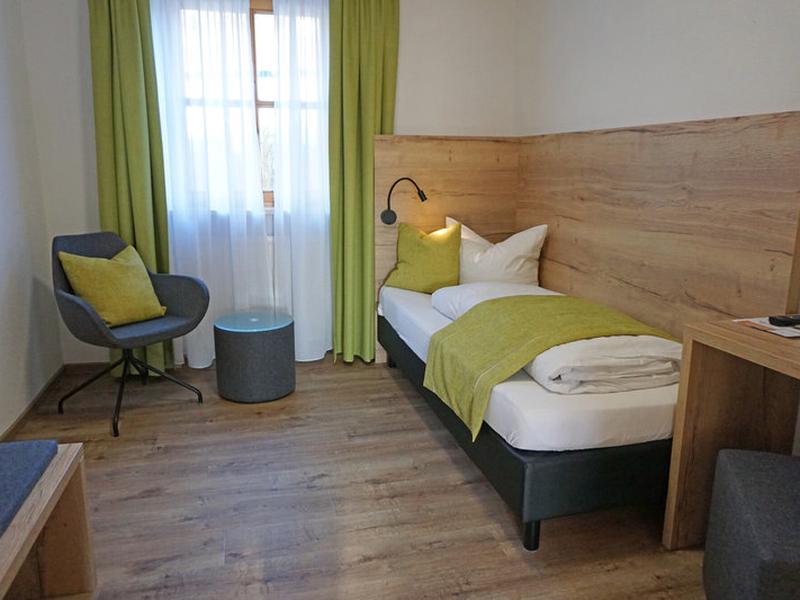 9535FDCC35D7875626989DC284B6D52E