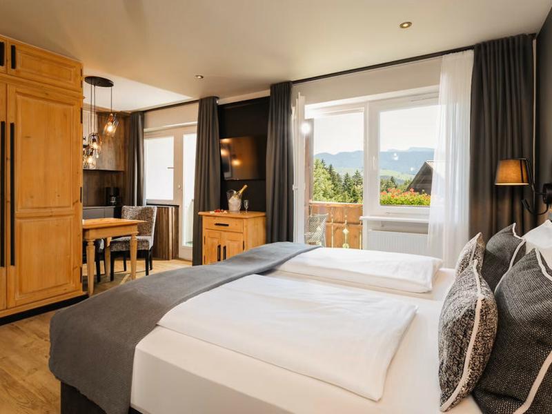 2295847B162E7630EB3E9A205C3525D2