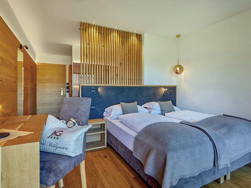 B10706452C9A44653AA7082C74861131