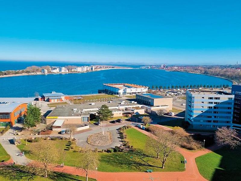 AD8DA903C9C4D17D355D334AD8EAABF6