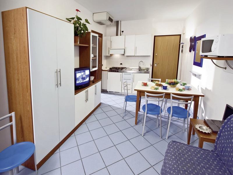 F8F8D3B183C2F06F47D2BBB410030BCF