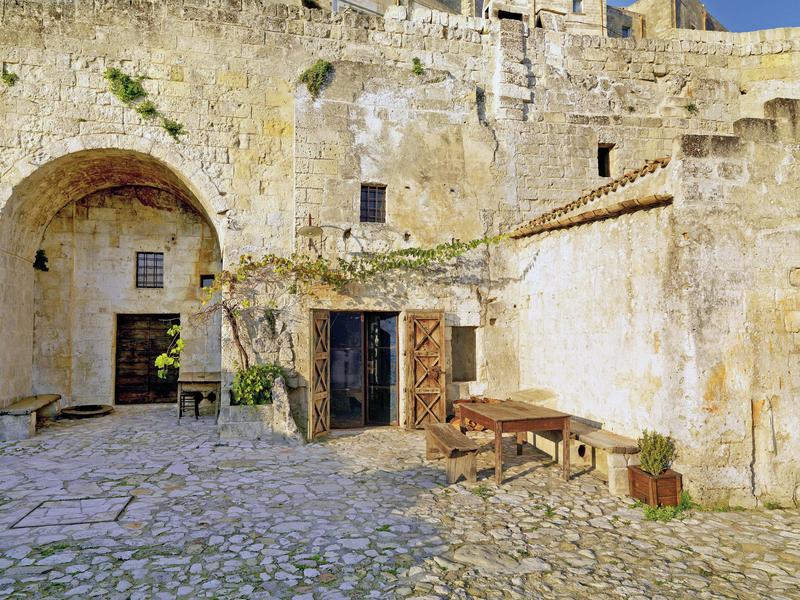 9B523FBB73E944E5B7DEE092AF053E41