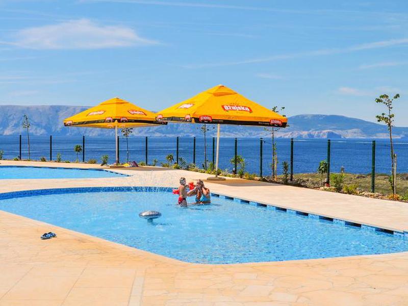 C615EDD95644CB8816F7AA32B373EF80