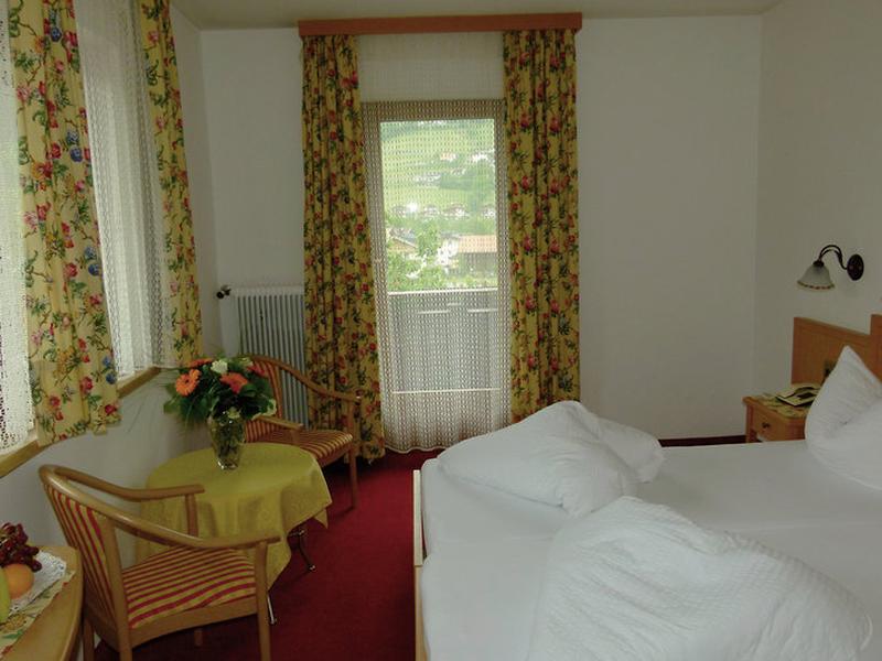 FBD1225DFEA110113A7C8E1257B6F484