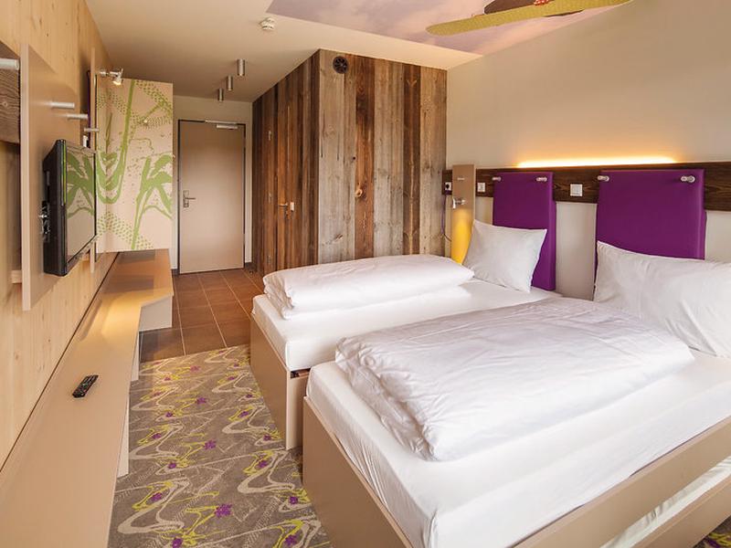 F9474F2C529B41528D0257543AAE992E