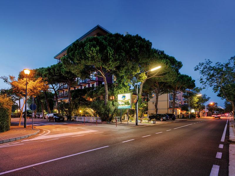 DEFF5B2842AF4EC129805C1200BED27A