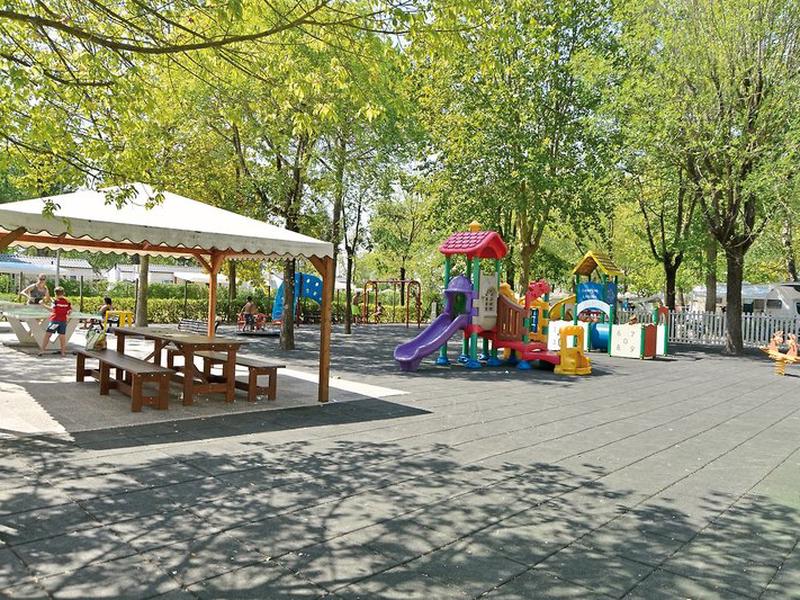 8B02213670CA11220BC9C89CEDE27189