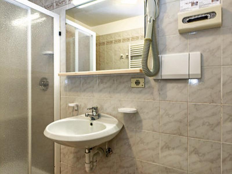 6AC9D11F7FDA1D28DBE325D38E5D5E27