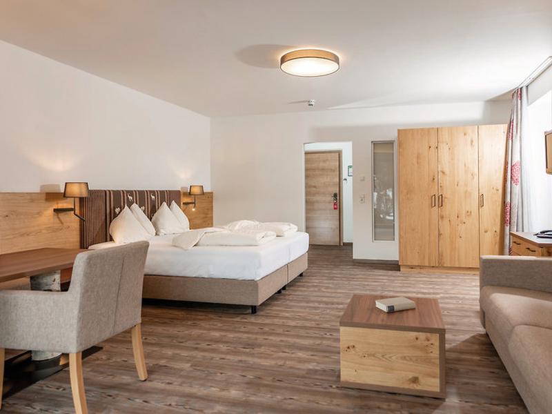 E1D0DE8481939FAF43DB5E9600D40607