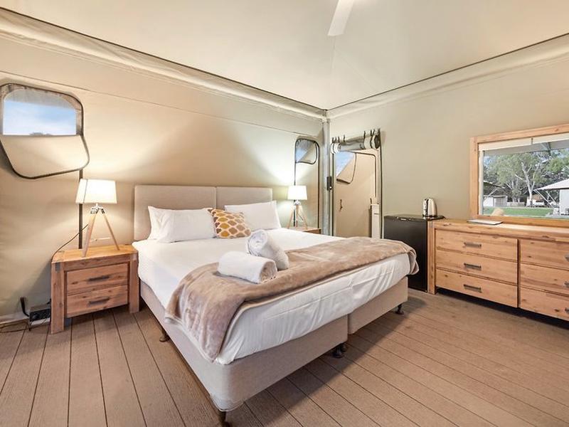 EC60A999B2A34ABEAD75C5D151B283A8