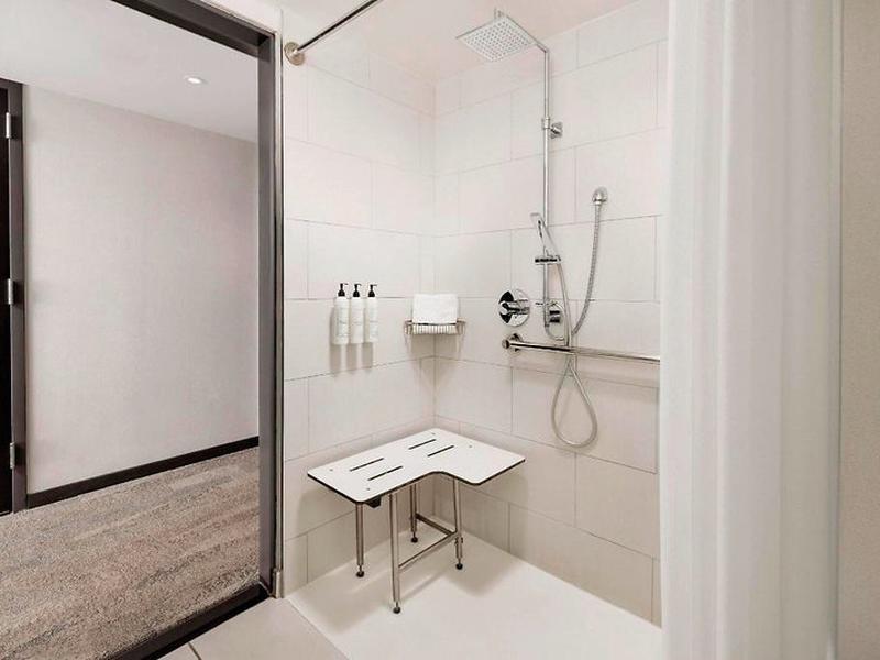 00E80E815885F5E6999E4A121F41F944