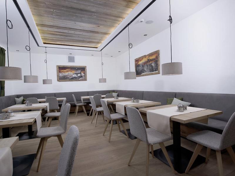 20EA25847EFDC338E7B4094C5E3B9B76