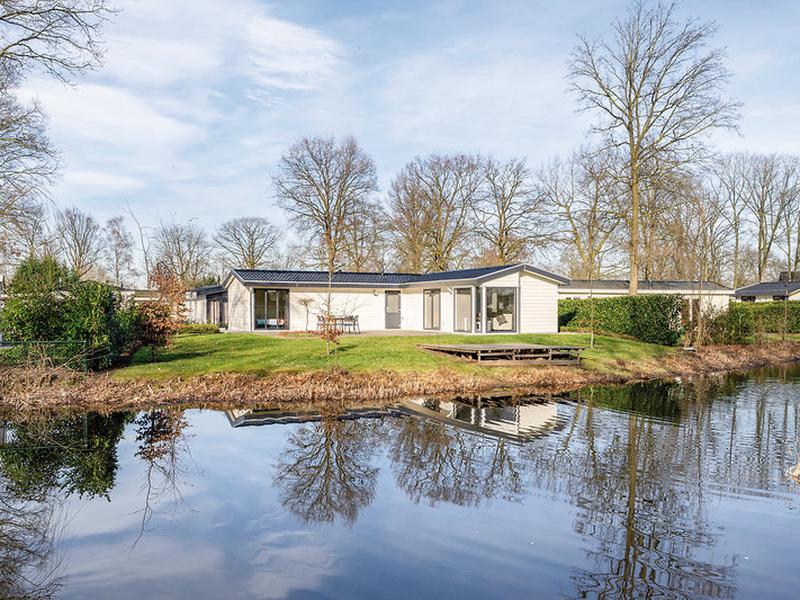 38DB13447B3DA839AE3C56F7AC1A1F01